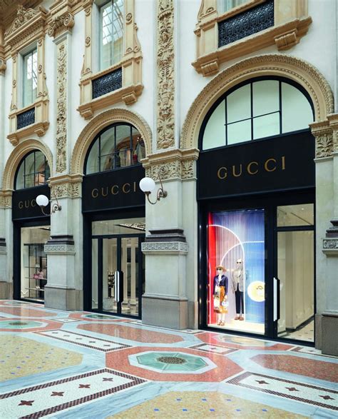 posso entrare tutti nei negozi gucci|negozio gucci.